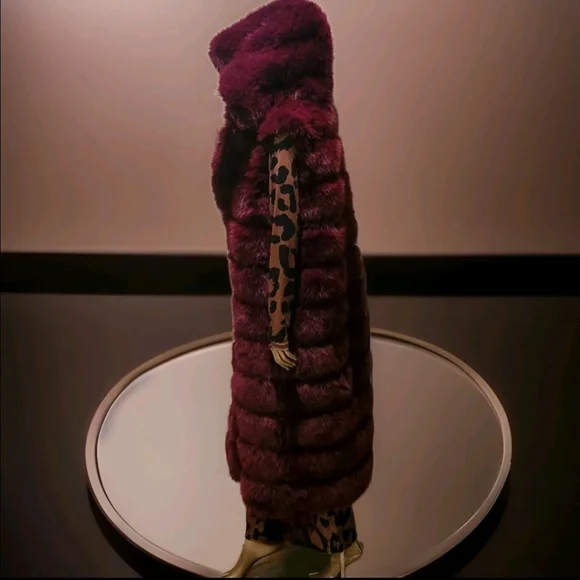 SOLD NWT Luxurious Burgandy Faux Fur Long Hooded Vest Sz M - Picture 9 of 16